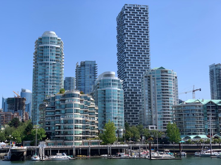 À vents couverts nous sommes venus.  En coup de vent nous sommes repartis&nbsp;!